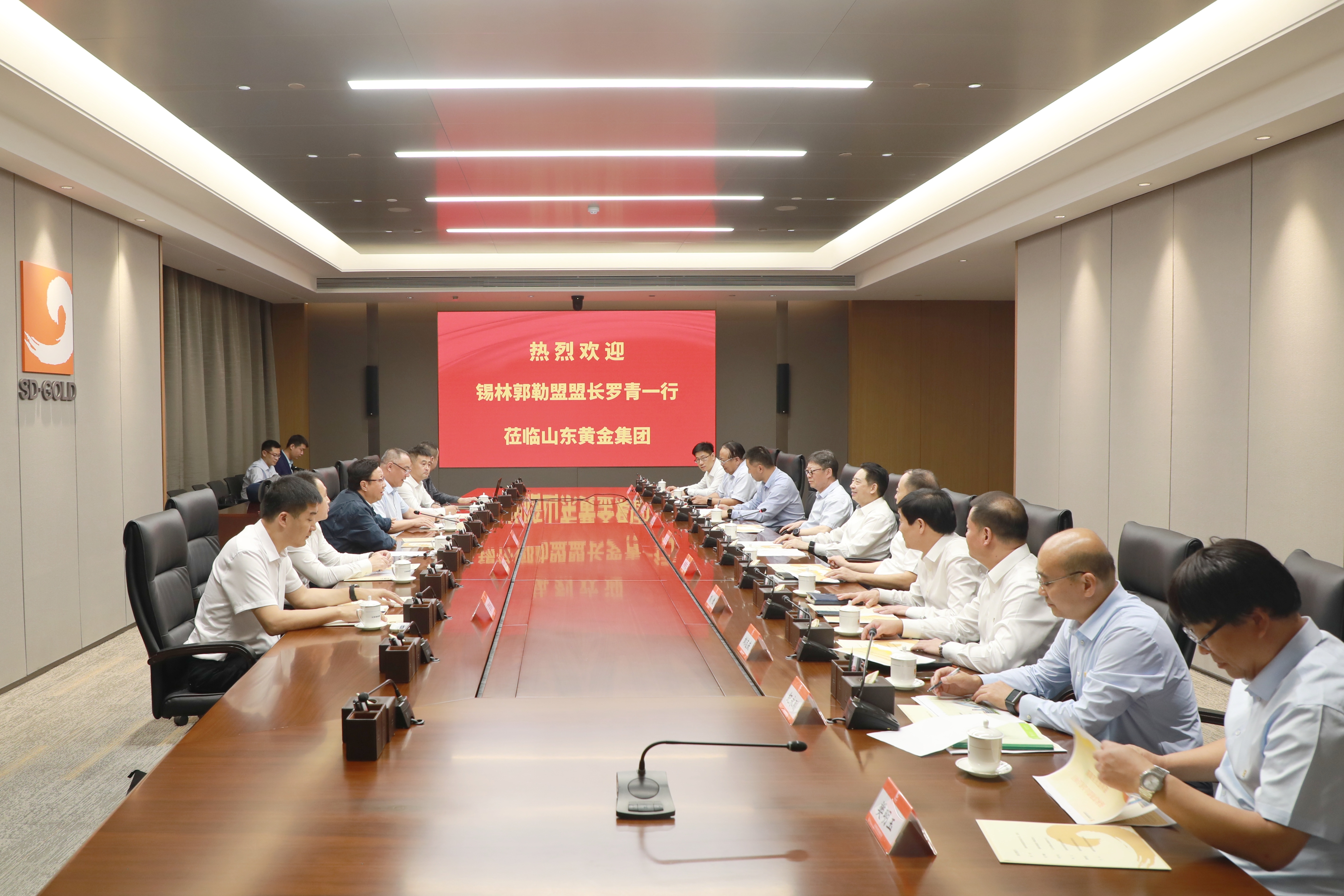 李航會(huì)見(jiàn)錫林郭勒盟盟委副書(shū)記、盟長(zhǎng)羅青一行